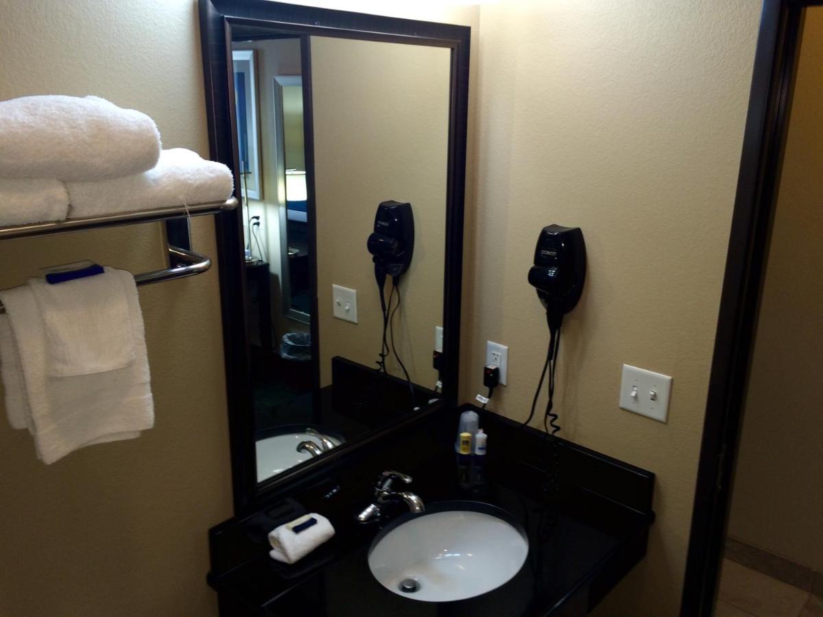 Cityview Inn & Suites Downtown /RiverCenter Area - Housity