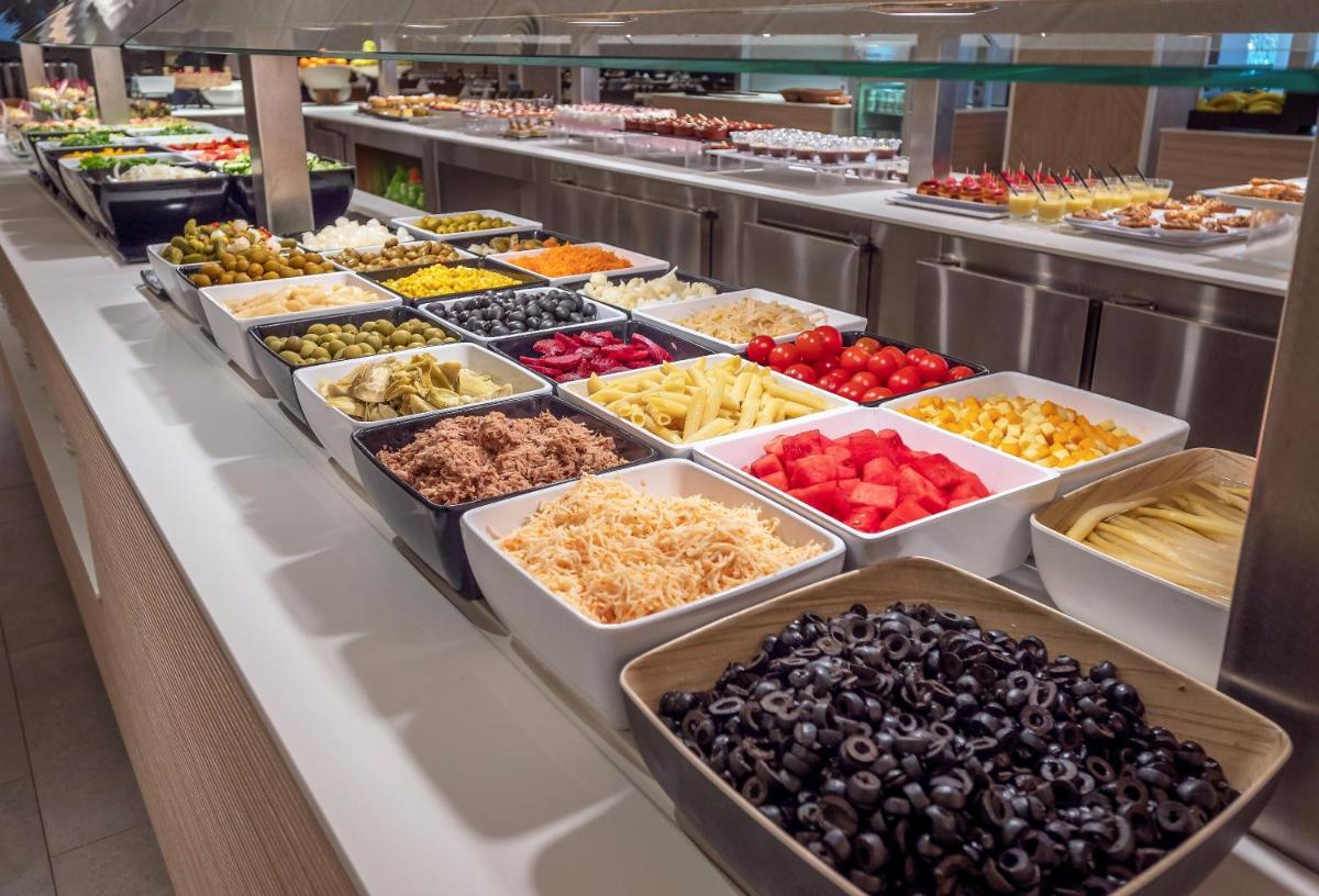 Comida en o cerca de este hotel