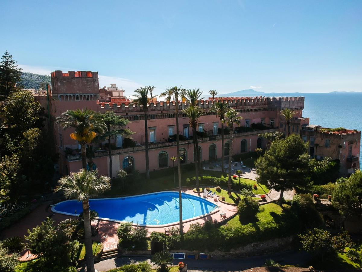Castle Giusso house on the sea - Housity