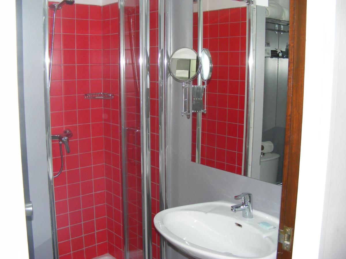 Uma casa de banho em Rocamar Exclusive Hotel & Spa - Adults Only