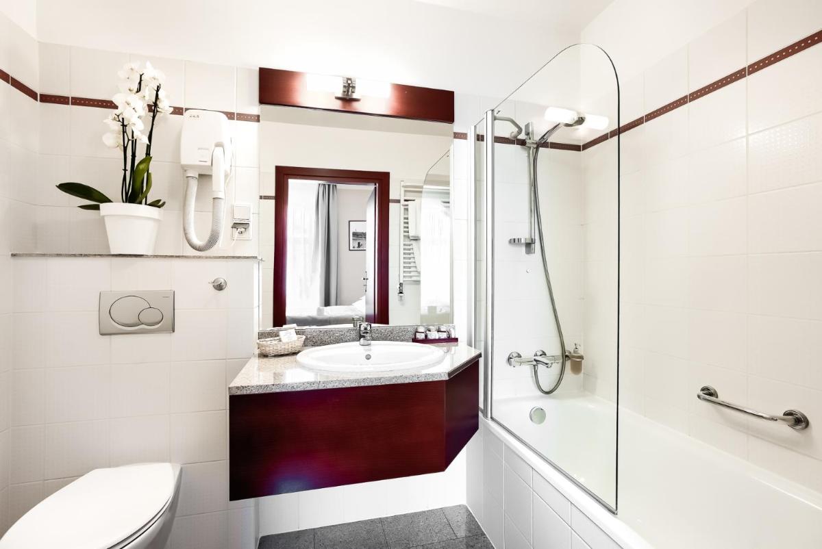 Hotel Atrium - Housity