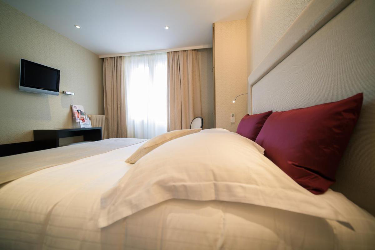 Un ou plusieurs lits dans un hébergement de l'établissement Hôtel des Princes, Chambéry Centre