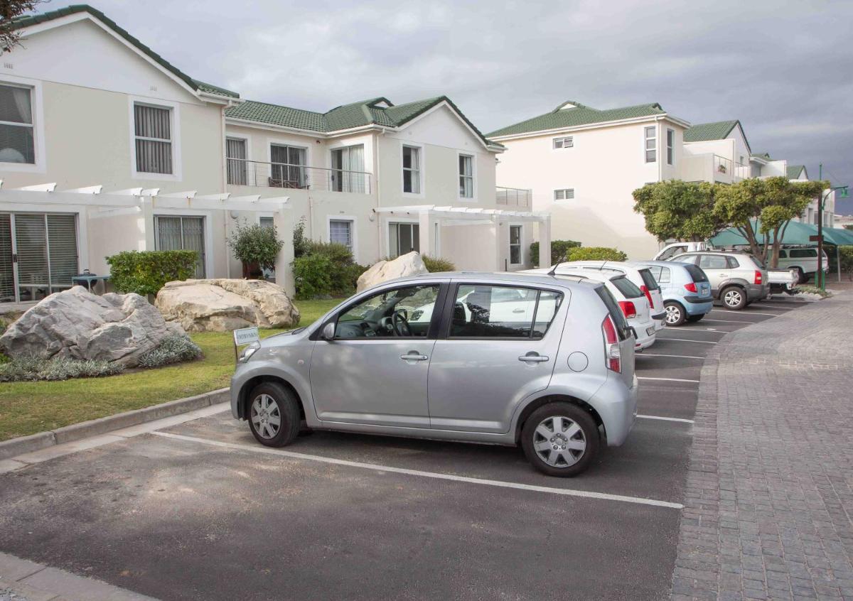 On Whale Rock - Housity