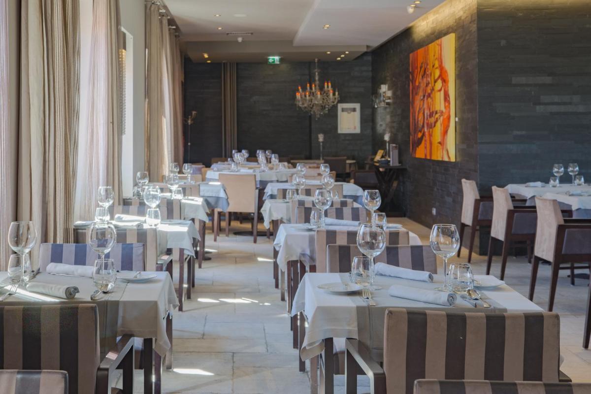 Um restaurante ou outro lugar para comer em Your Hotel & Spa Alcobaça