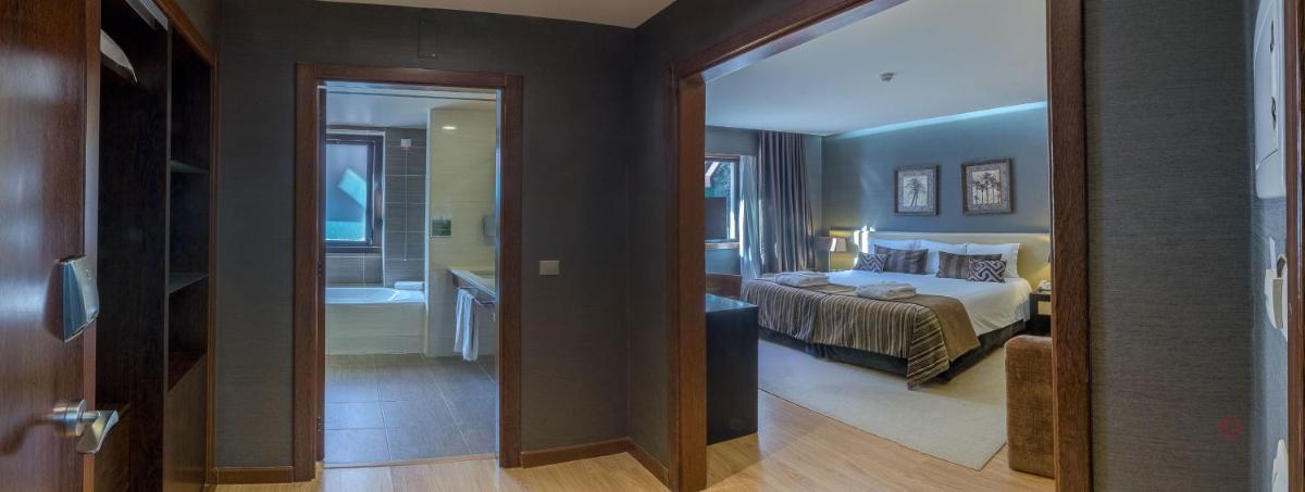 Uma cama ou camas num quarto em Your Hotel & Spa Alcobaça