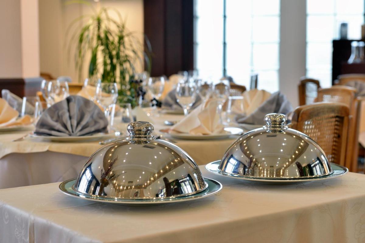 Logis Auberge des Vieux Chenes - Housity
