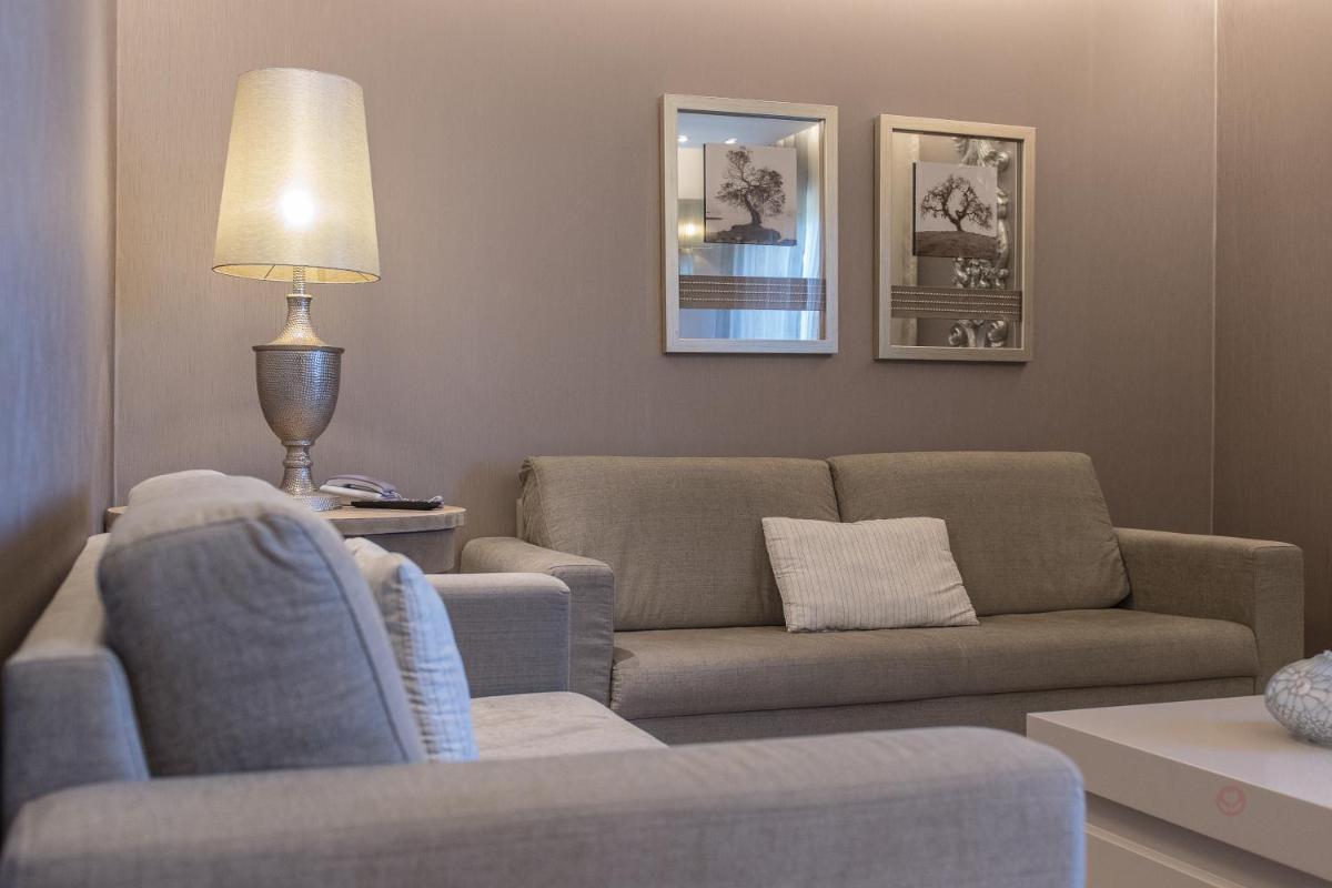Uma área de estar em Your Hotel & Spa Alcobaça