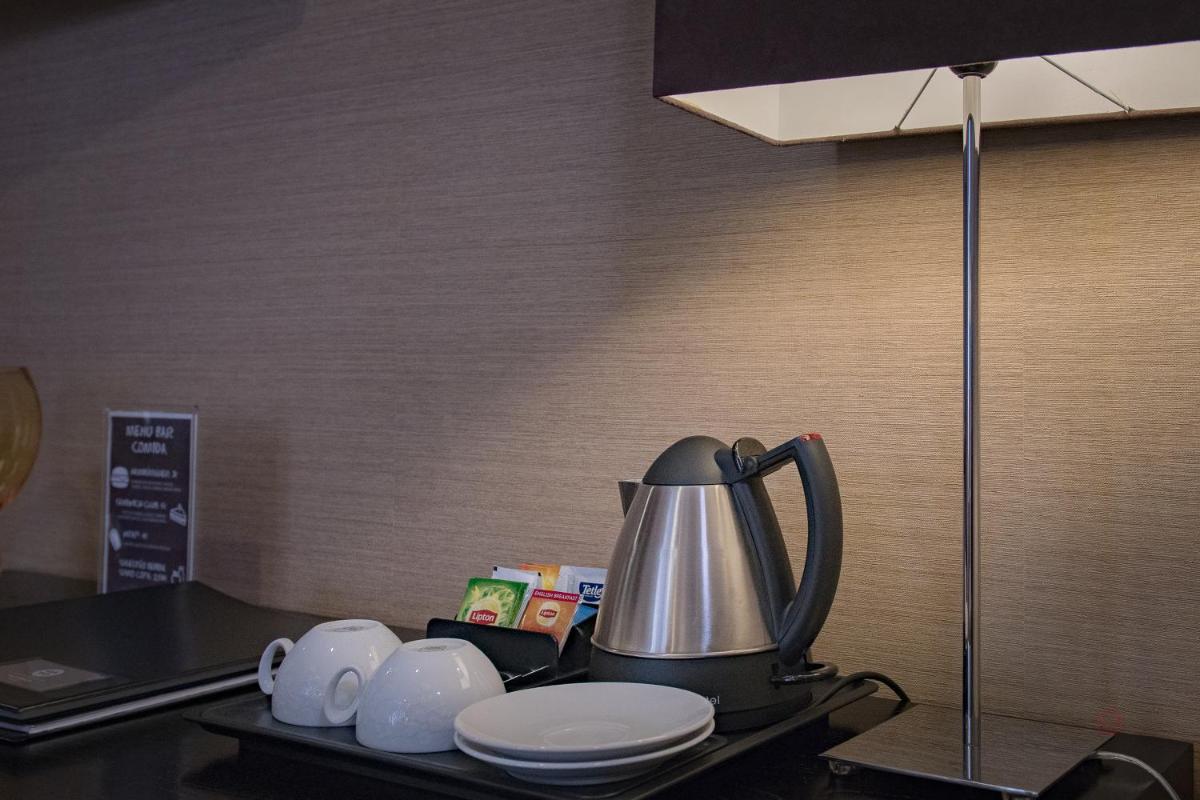 Comodidades para chá e café em Your Hotel & Spa Alcobaça