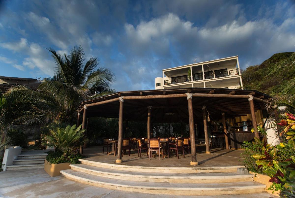 Manta Raya Hotel - right on the beach - Housity