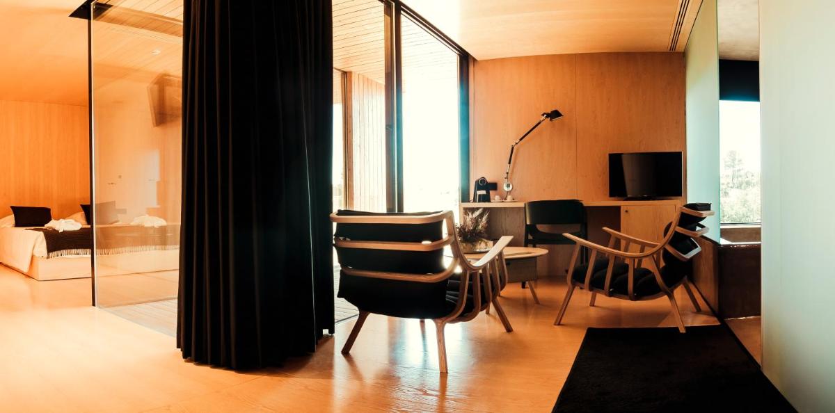 Uma televisão e/ou sistema de entretenimento em Cró Hotel Rural
