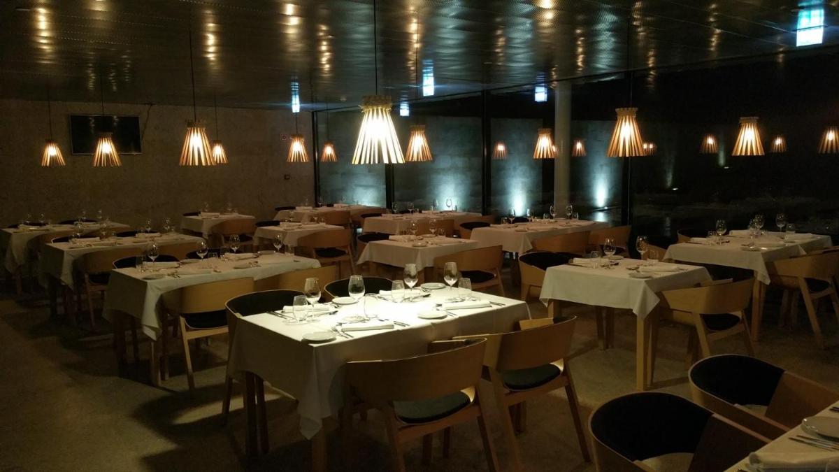 Um restaurante ou outro lugar para comer em Cró Hotel Rural