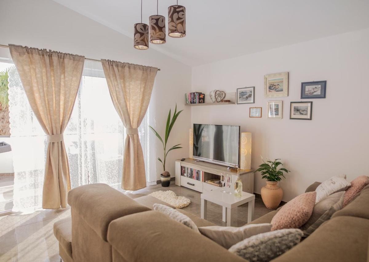 Apartments Hrga Srima - Housity
