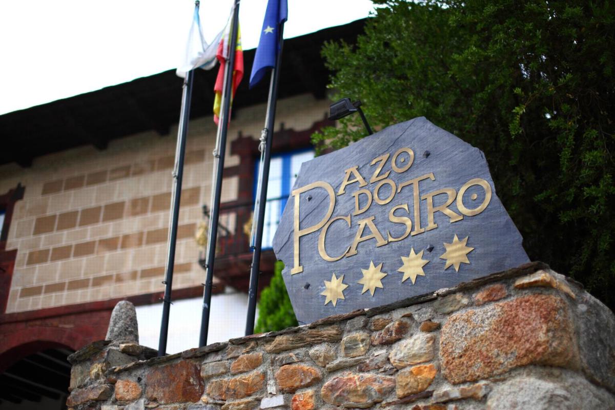 Certificado, premio, señal o documento que está expuesto en Hotel Monumento Pazo do Castro
