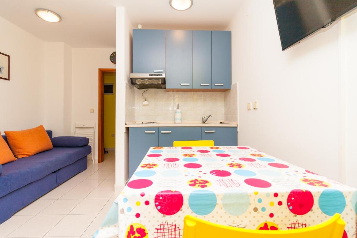• Lungomare Beach Apartment Pula • - Housity
