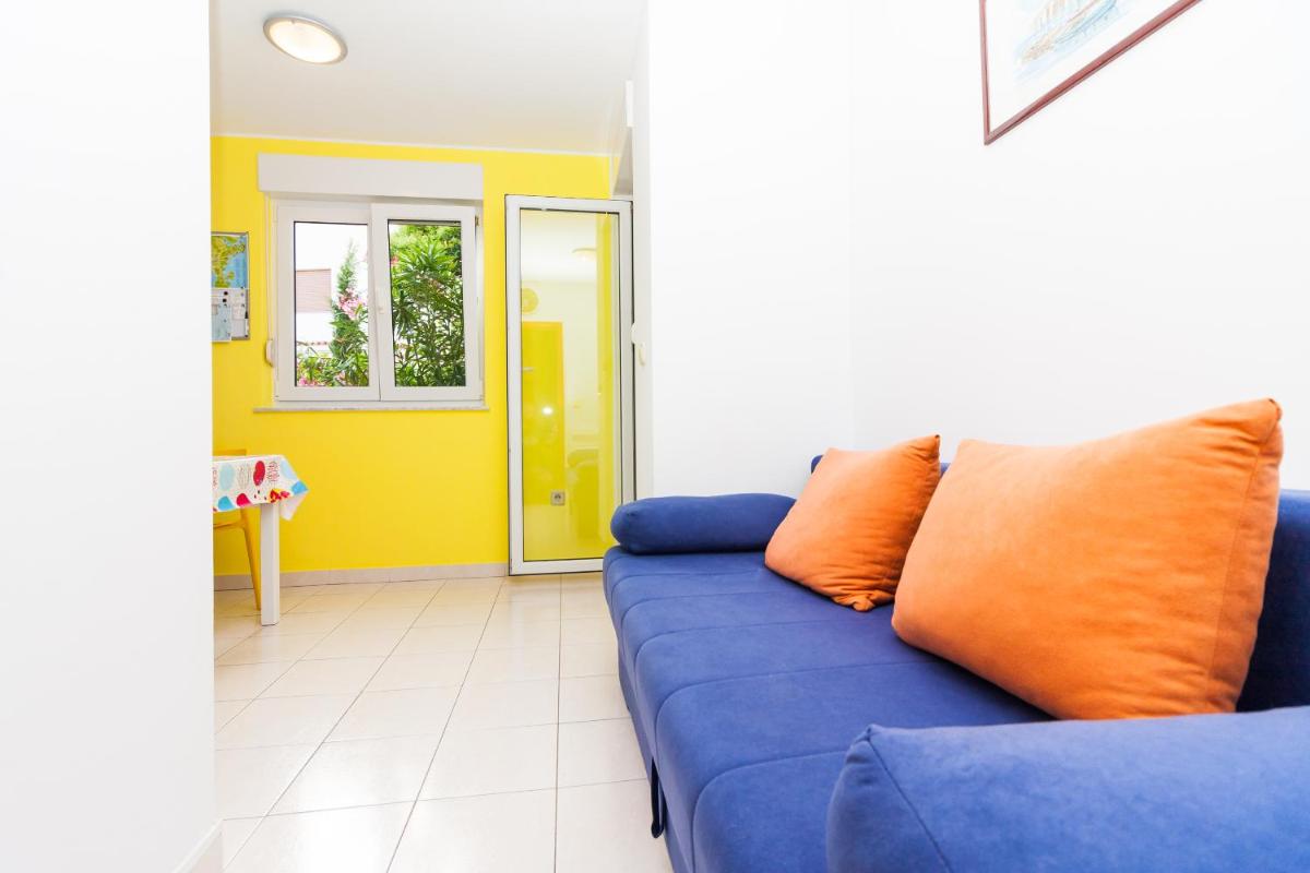 • Lungomare Beach Apartment Pula • - Housity