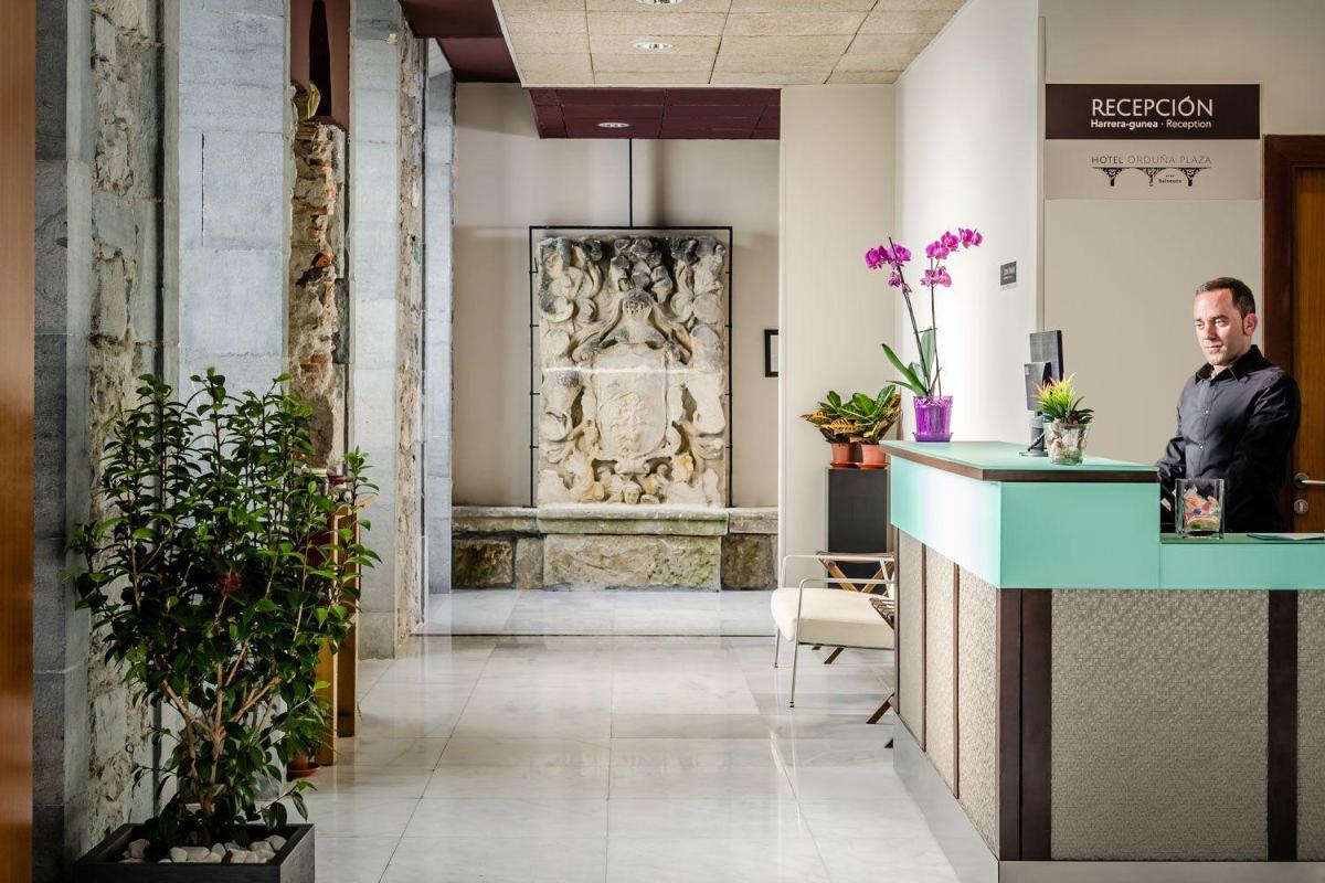 El vestíbulo o zona de recepción de Hotel Balneario Orduña Plaza