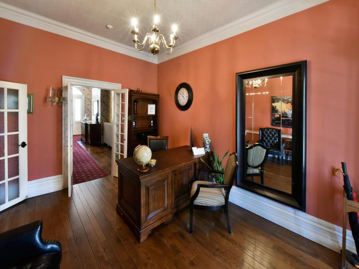 Brockamour Manor Bed and Breakfast - Housity