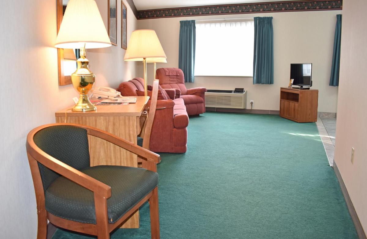 Americas Best Value Inn & Suites - Tahquamenon Country - Housity