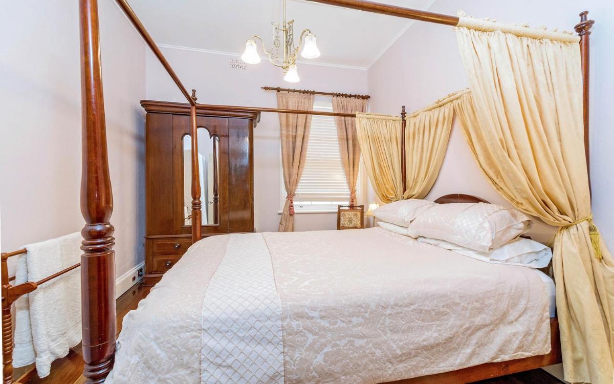 Azile 1875 Heritage Victorian Duplex - Housity