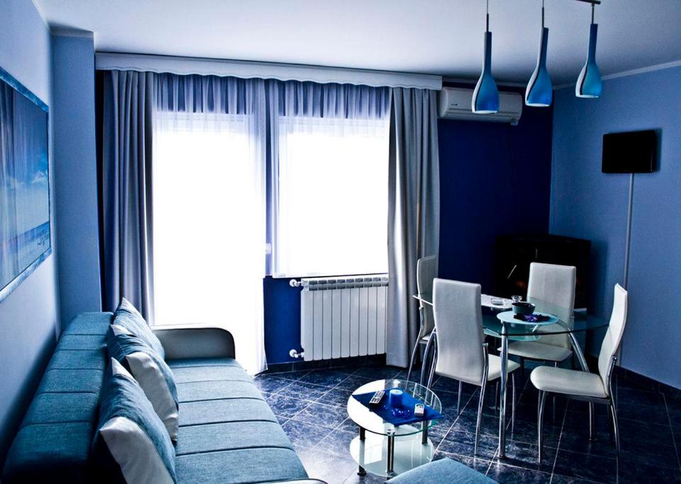 El Barco Apartments - Housity