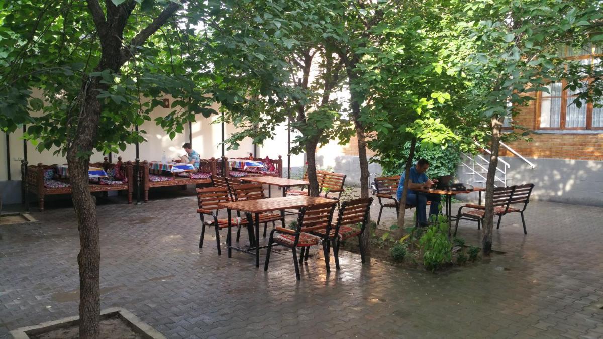 Suitetrails - Gulnara Guesthouse