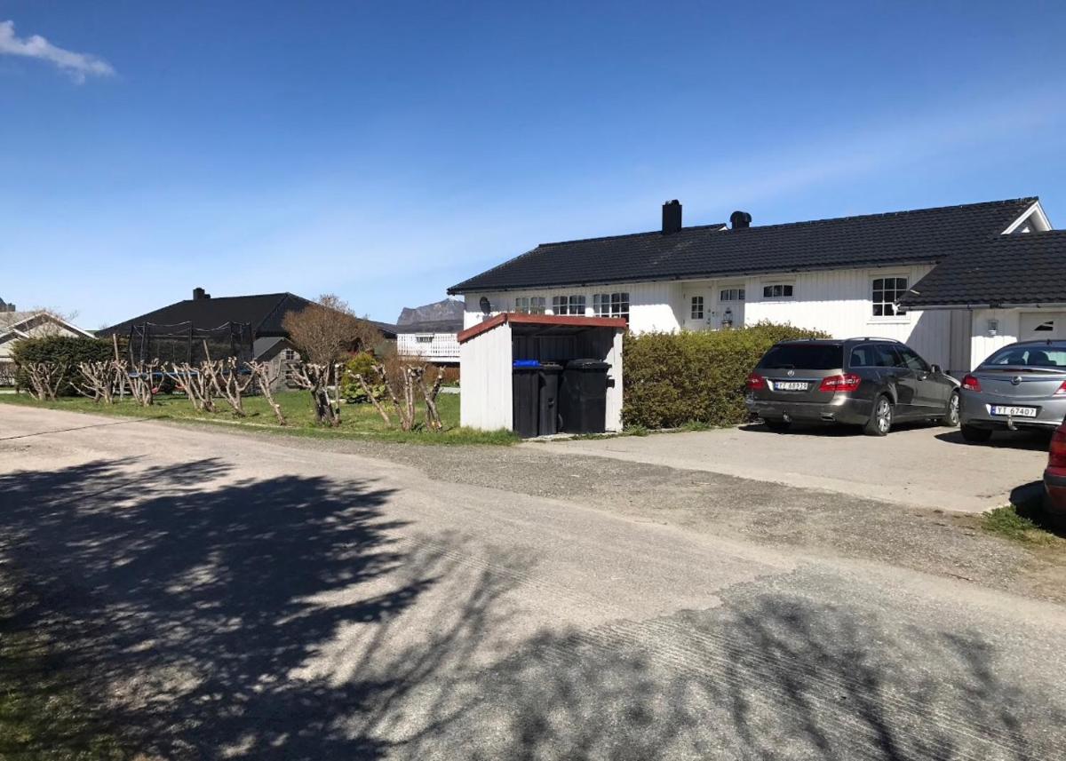 Cozy & private room in the middle of Lofoten - Housity