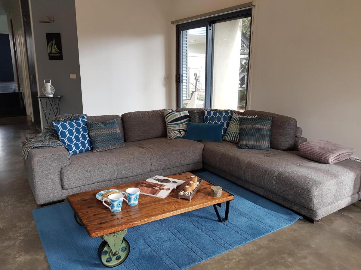 Bay Breeze Beach Holiday Home - Housity