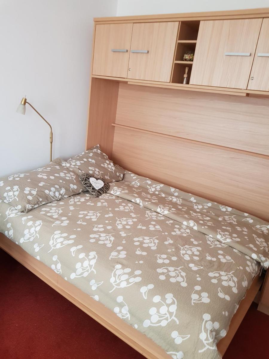 Red Rose Apartment - Housity