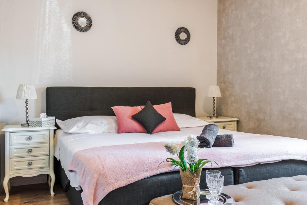 Villa Dita - with the pool close to Split - Housity