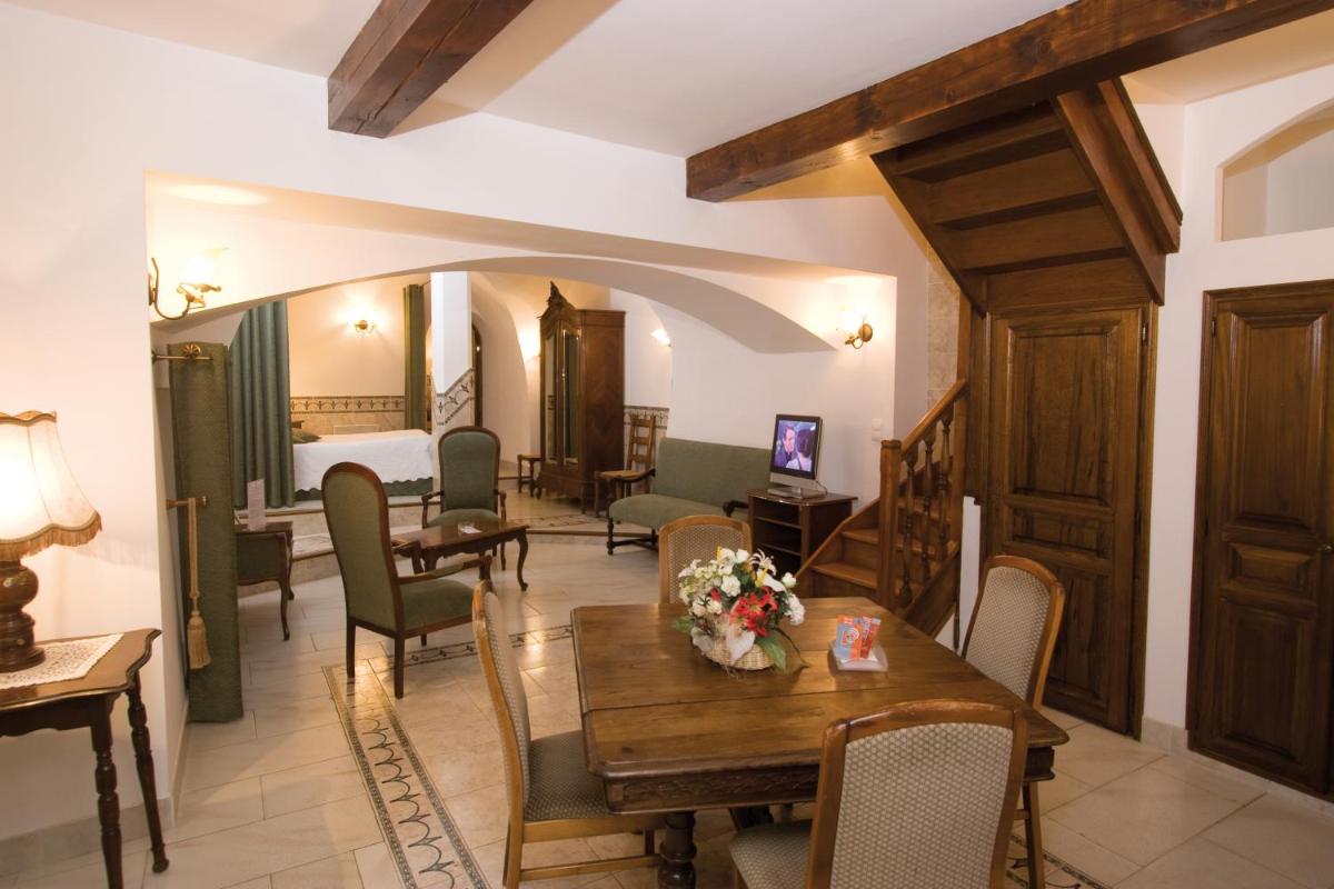 L'Enclos des Lauriers Roses - Housity