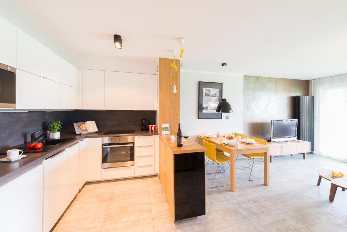 Apartament Kalinowo Golf - salon z opcją spania, kuchnia i 2 sypialnie, 1-6 osób - Housity