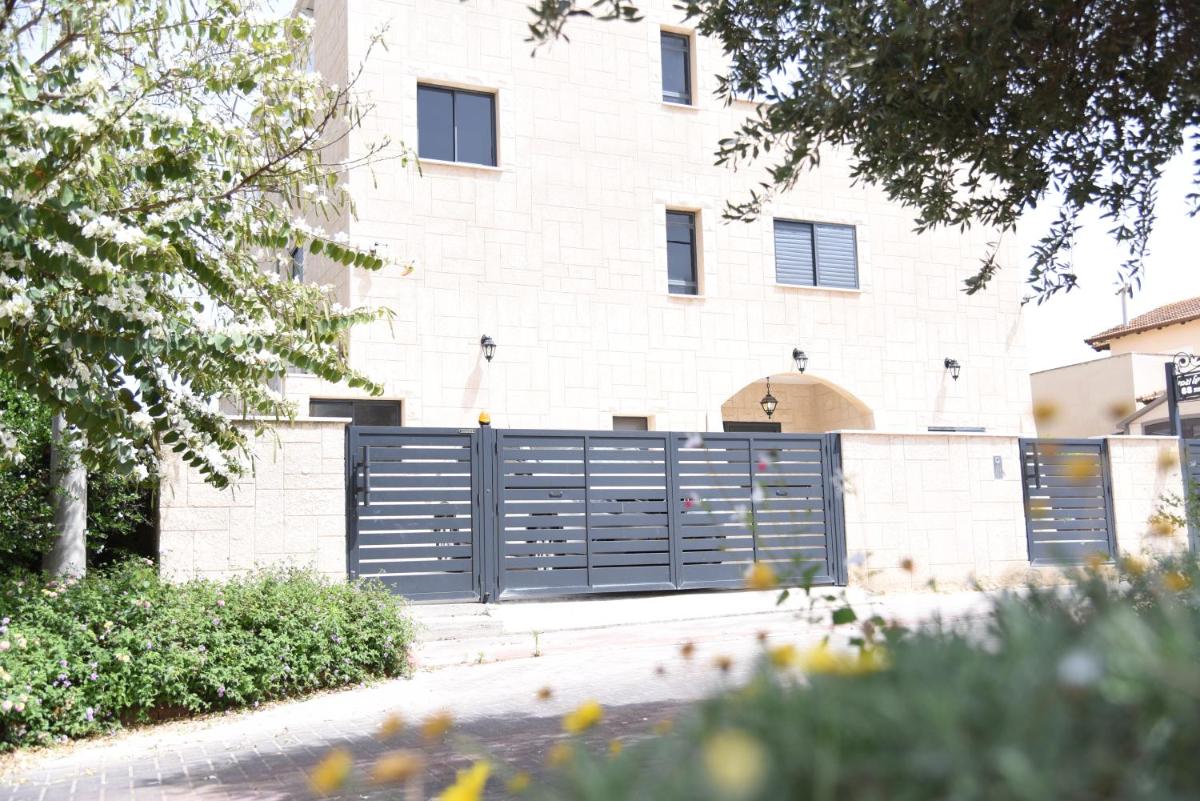 Villa On The Hill - Housity