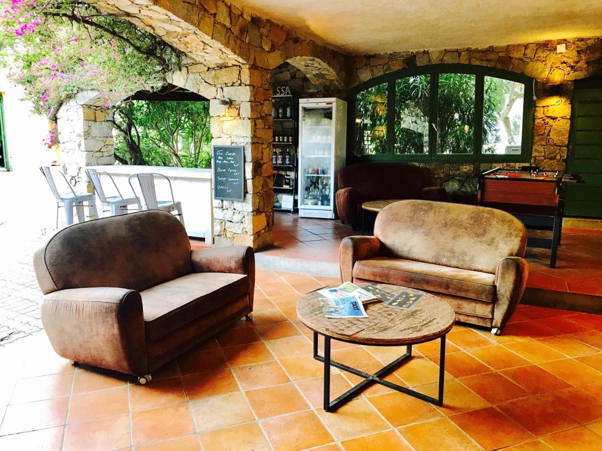 Coin salon dans l'établissement Hôtel Casa Rossa & Spa