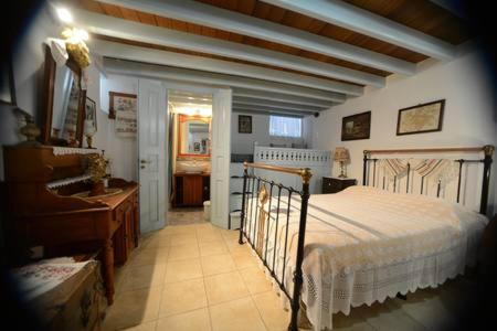 Old Traditional House - Housity