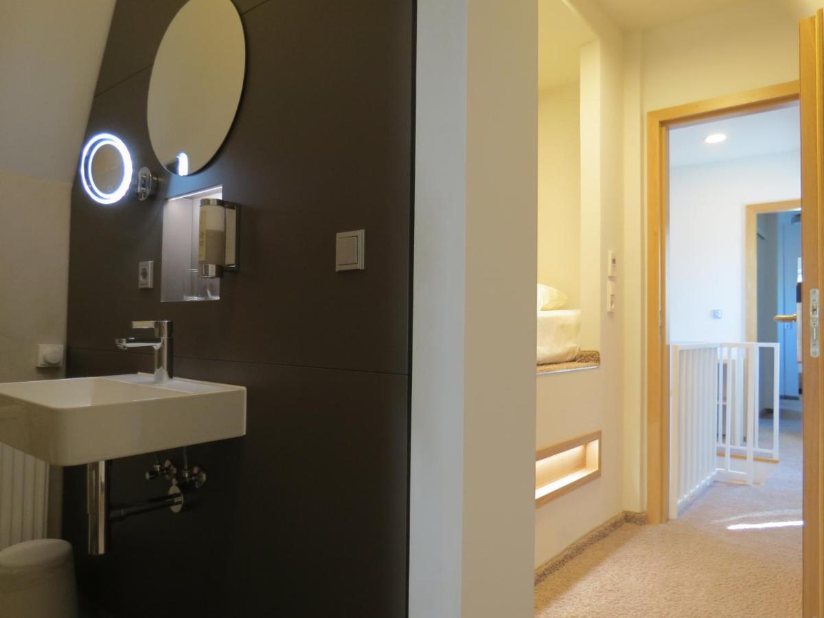 Hotel Neuthor - Housity