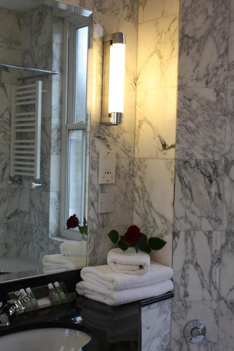 Richmond Inn Hotel - Housity