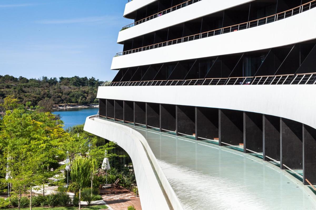 Lone Hotel by Maistra Collection - Hizvo