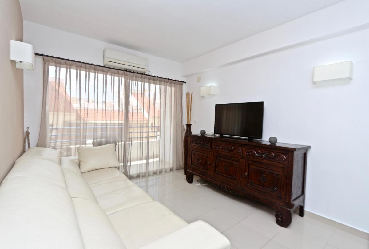 3- bedroom apartment in the centre of Calpe with nice living room, 1 bathroom. - Housity