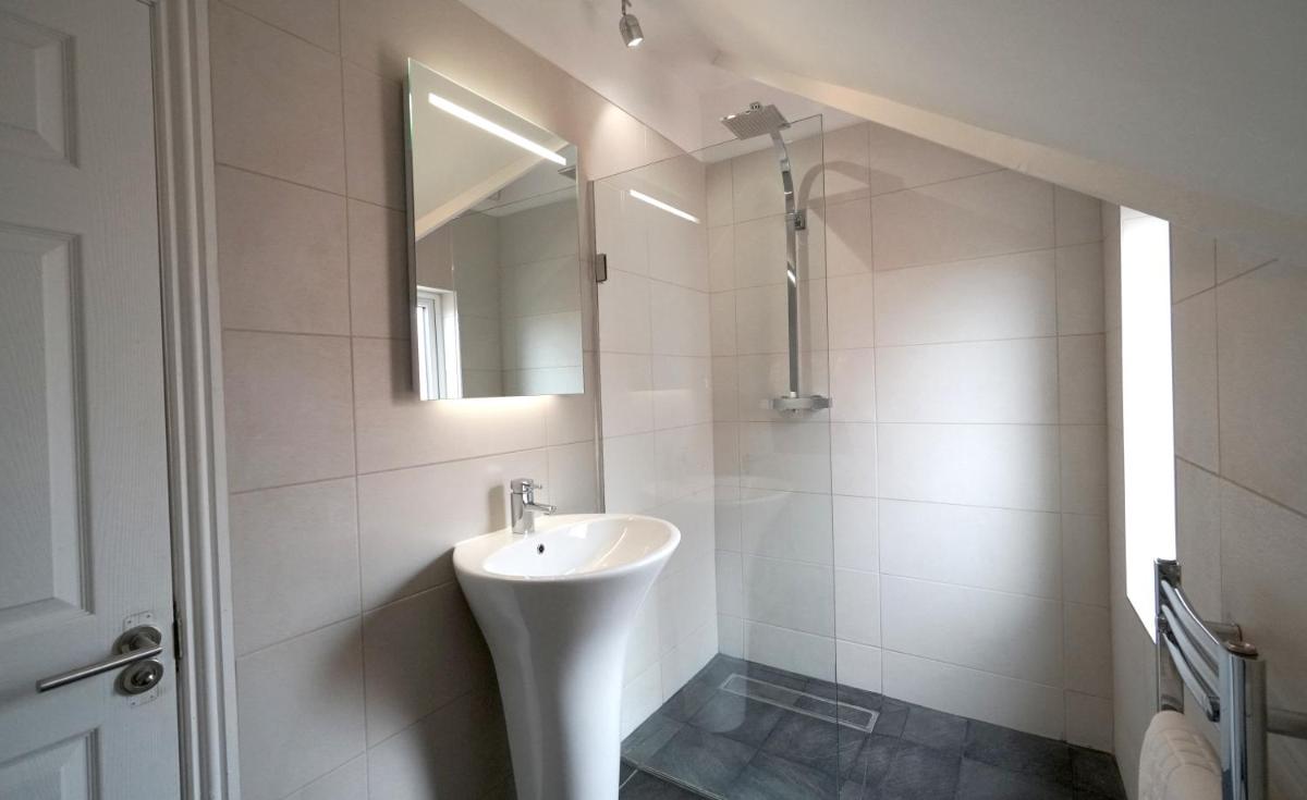 One Helena Road Serviced Apartments - Housity