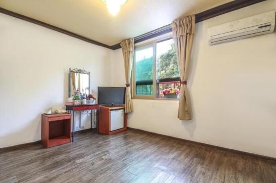 Suitetrails - Saipan Motel with Sea View