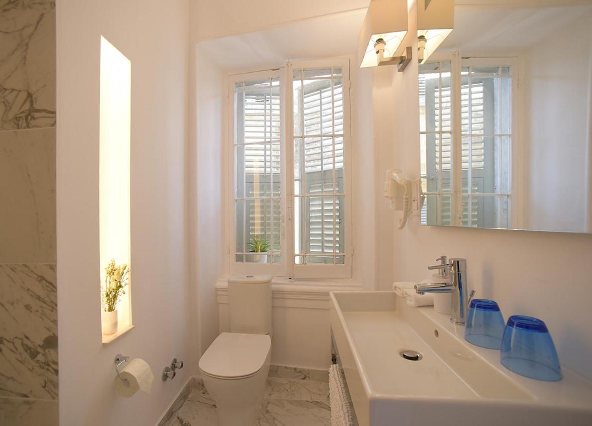 Lear Liston Suite - Housity
