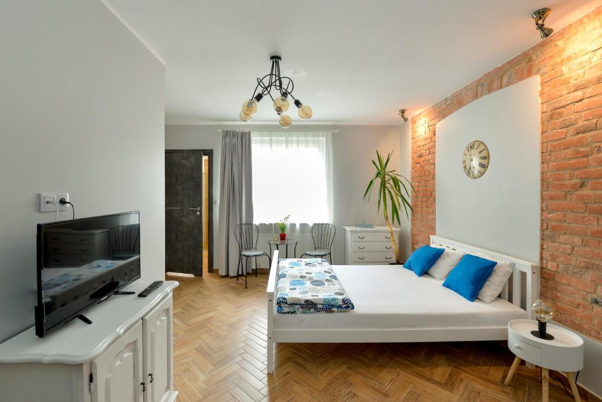 Hostel w ogrodzie - Housity