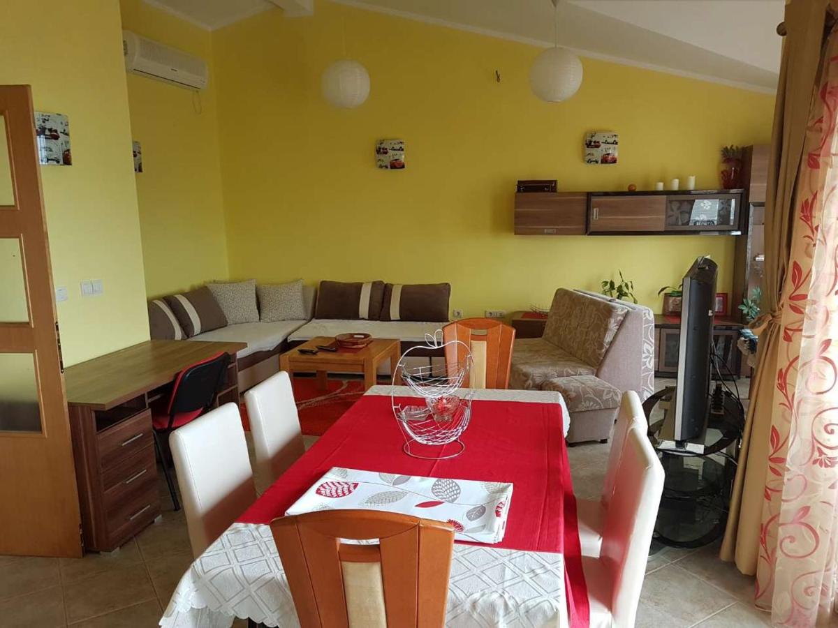 Porodicni apartman - Housity