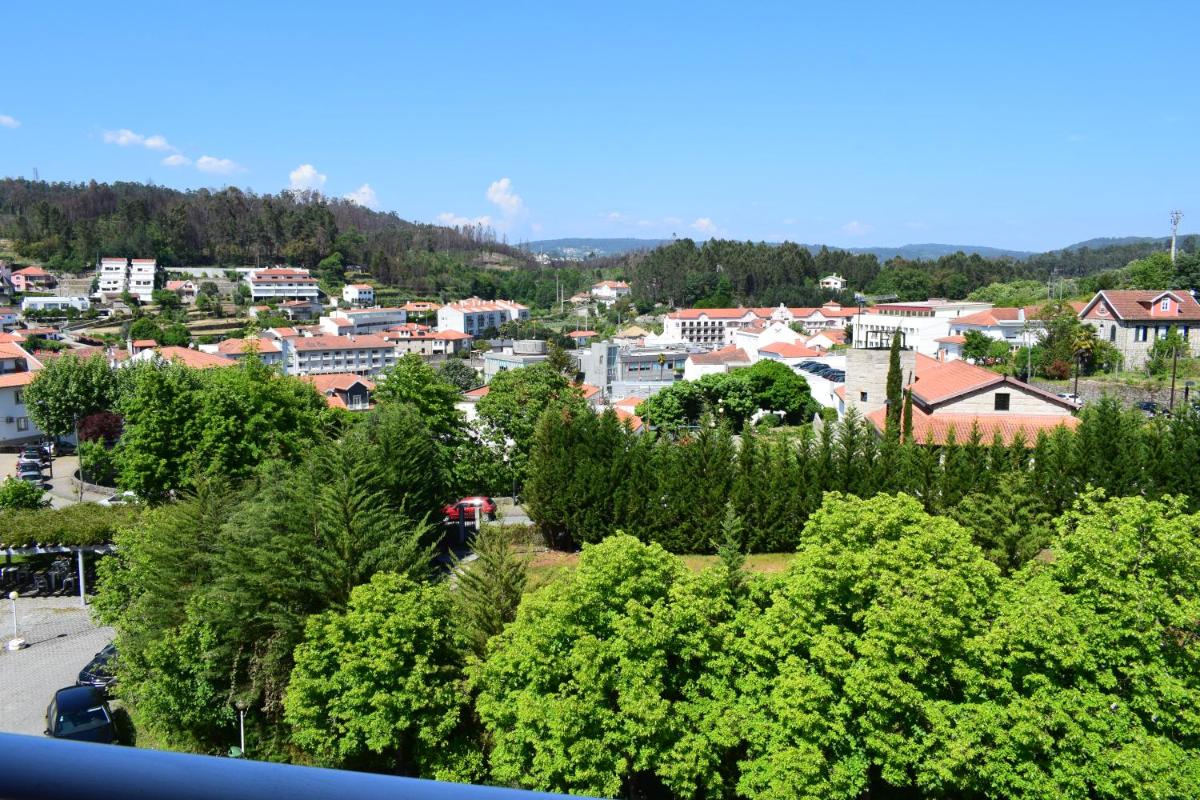 Uma vista geral da montanha ou uma vista da montanha a partir do hotel