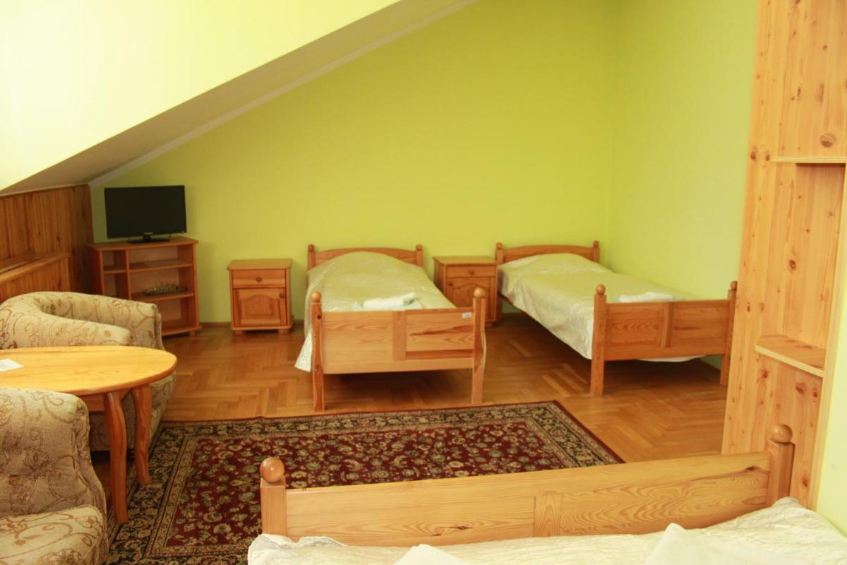 Pałac w Nosowie - Housity