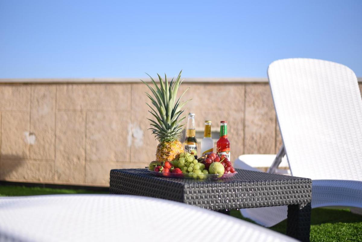 Villa On The Hill - Housity