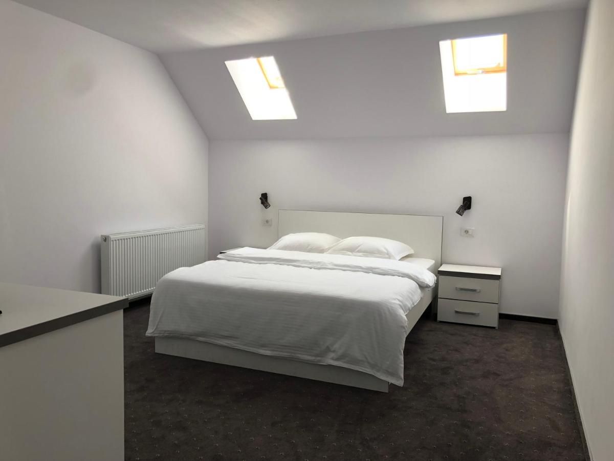 Casa Galbena - Housity