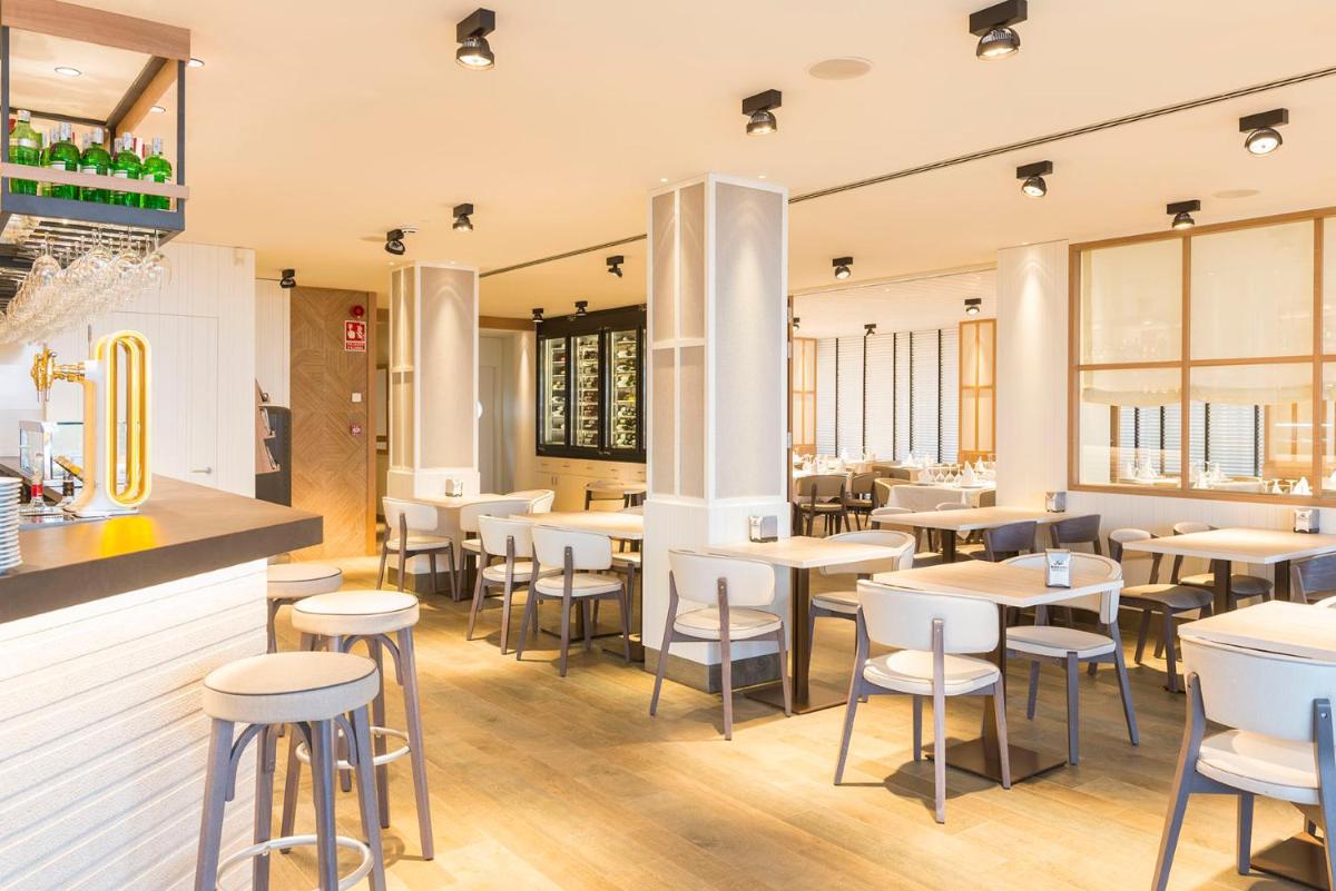 Un restaurante o sitio para comer en Hotel Marsol