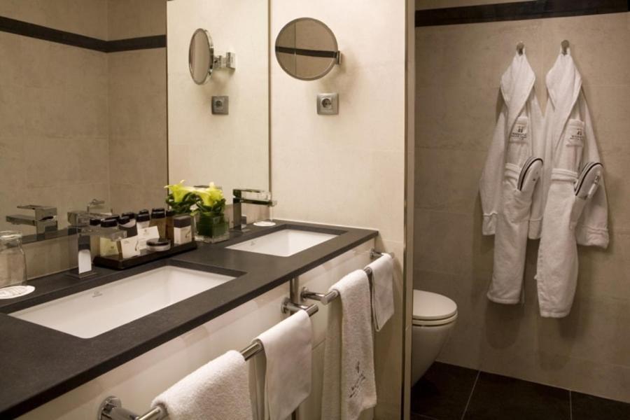 Un baño de Majestic Hotel & Spa Barcelona GL