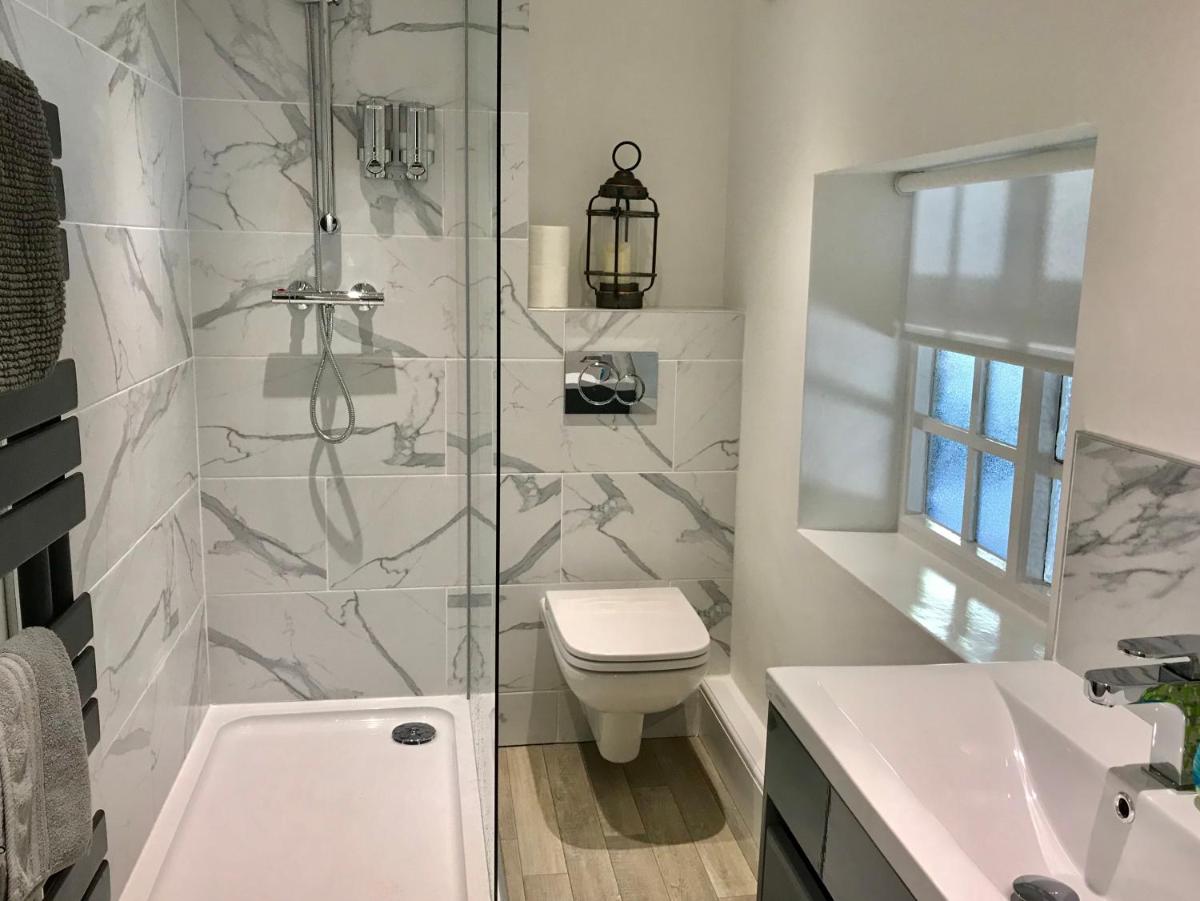 Ranmoor Serviced Apartments - The Courtyard Suite - Hizvo